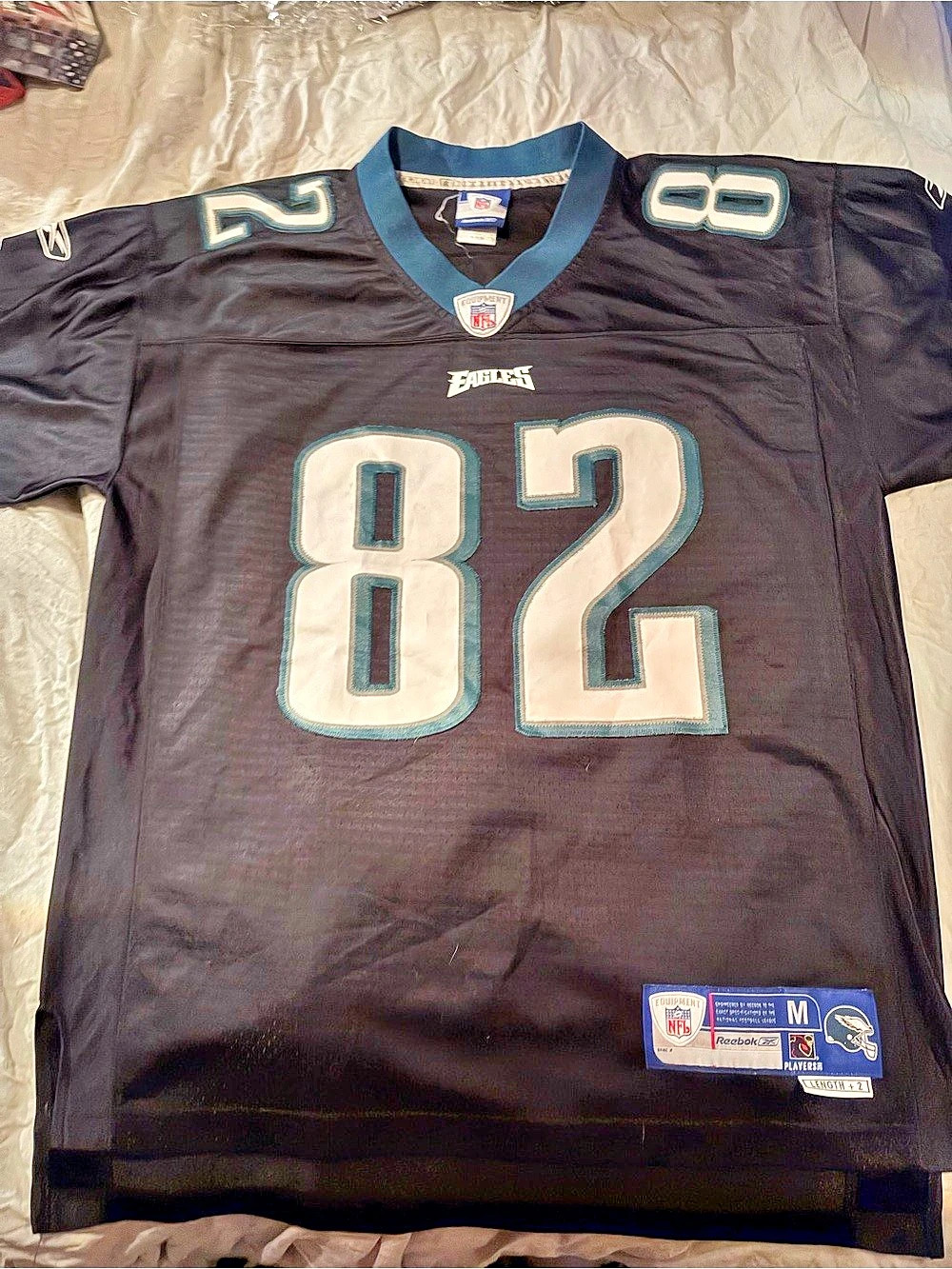 Reebok Eagles Football Jersey Size Medium this is a Stitched Jersey # 82 Smith